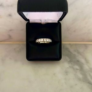 Absolutely beautiful platinum and diamond band